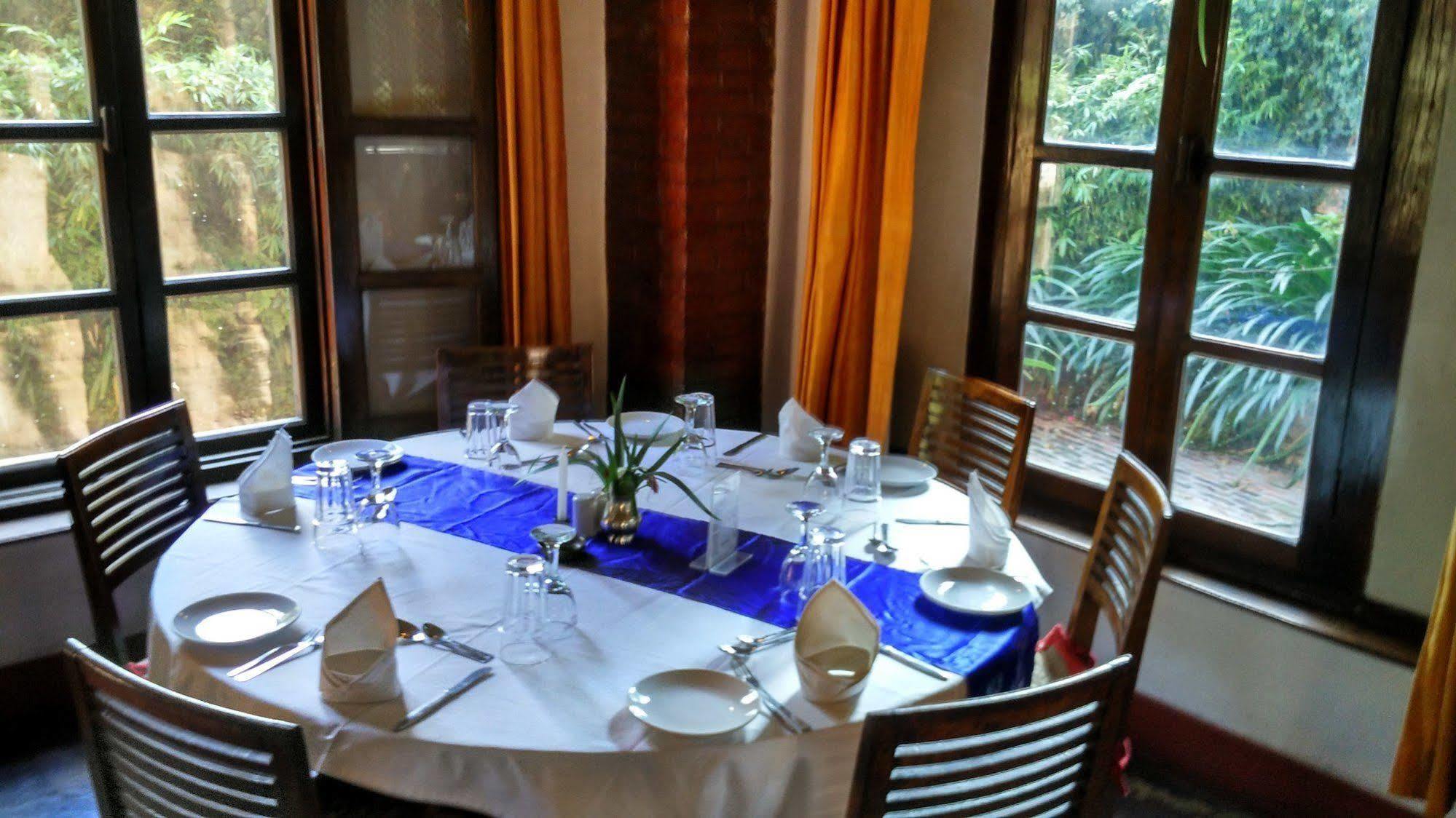 Hotel Vajra Катманду Екстер'єр фото